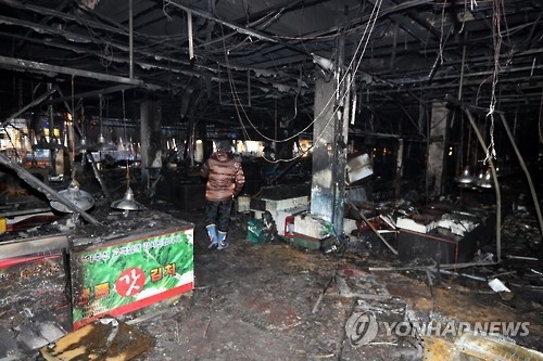 A fishery market in Yeosu, South Jeolla Province, is a blackened mess on Jan. 15, 2017, after a fire broke out there in the early morning. (Yonhap)