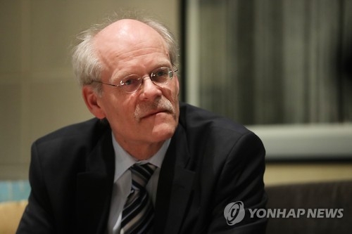 (Yonhap Interview) Swedish central bank chief says cashless society is major trend - 2