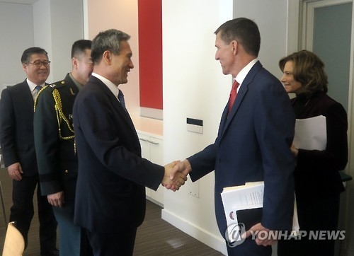 South Korea's National Security Office chief Kim Kwan-jin (L) shakes hands with U.S. National Security Advisor Mike Flynn prior to their talks in Washington on Jan. 9, 2017, in this photo released by the South Korean Embassy in the U.S. capital. (Yonhap)