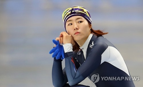 South Korean speed skater Lee Sang-hwa takes a break from her training at Gangneung Oval in Gangneung, Gangwon Province, on Feb. 3, 2017, ahead of the International Skating Union World Single Distances Speed Skating Championships. (Yonhap)