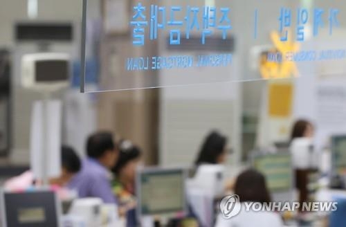 A scene of a mortgage loan service team at a Seoul bank in an undated file photo. (Yonhap)
