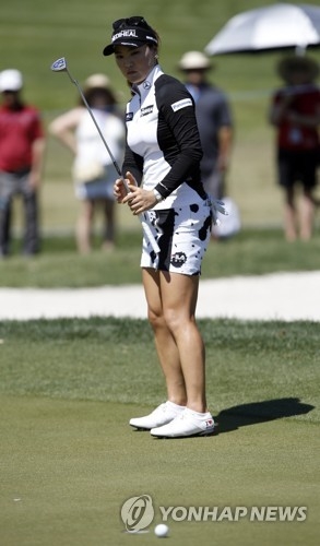 In this Associated Press photo, Ryu So-yeon of South Korea watches her putt during the final round of the ANA Inspiration tournament on the LPGA Tour in Rancho Mirage, California, on April 2, 2017. (Yonhap)