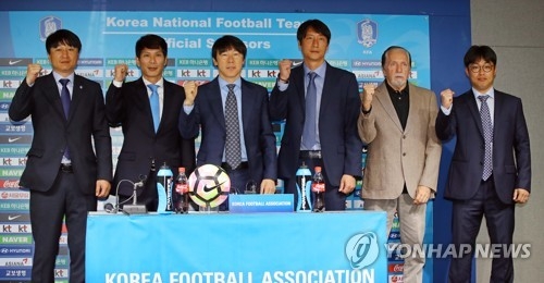 South Korean national under-20 football team coaching staff, including head coach Shin Tae-yong (3rd from L) pose for a photo after a press conference at the Korea Football Association (KFA) headquarters in Seoul on April 3, 2017. (Yonhap)