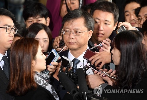 In this file photo taken on Nov. 6, 2016, Woo Byung-woo, former senior presidential secretary for civil affairs, appears at the Seoul Central District Prosecutors' Office in southern Seoul for questioning over a string of corruption allegations.