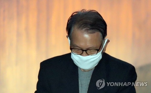 Trial on Park's former aides begins over artist blacklist