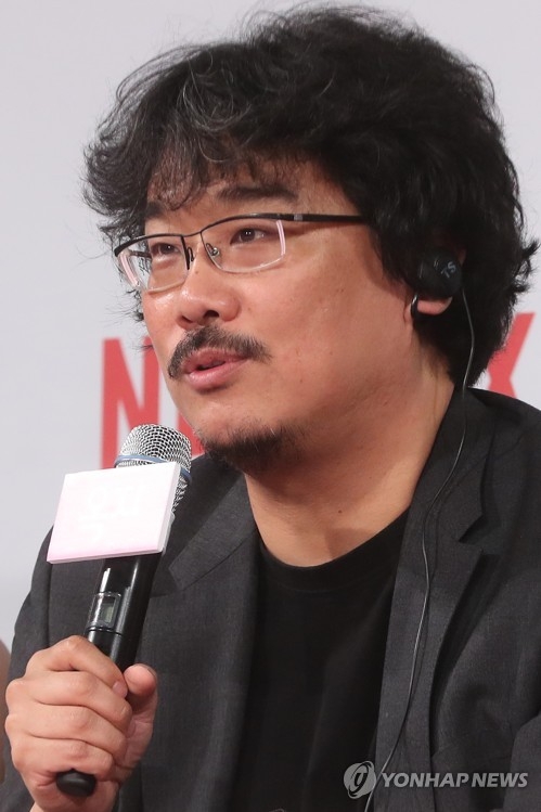 Bong Joon-ho, South Korean director of the new Netflix film "Okja," speaks to reporters at a press conference for the upcoming movie on June 14, 2017. (Yonhap)