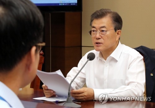 This photo, taken on June 15, 2017, shows President Moon Jae-in speaking during a meeting with his top secretaries at the presidential office Cheong Wa Dae in Seoul. (Yonhap)