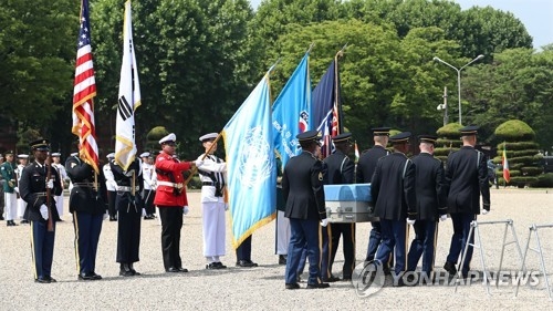 The remains of a United Nations Command soldier killed during the 1950-53 Korean War is repatriated in a ceremony held at the U.S. Army Garrison Yongsan in Seoul on June 22, 2017. (Yonhap)