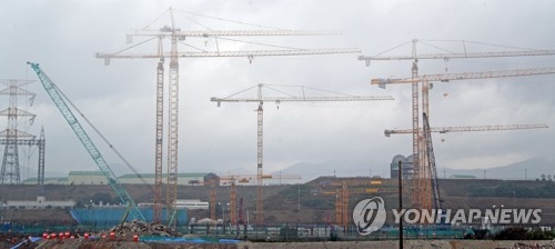 This photo, taken on July 2, 2017, shows the site where construction of the Shin-Kori 5 and 6 reactors has been under way in Ulsan, 414 kilometers southeast of Seoul. (Yonhap)