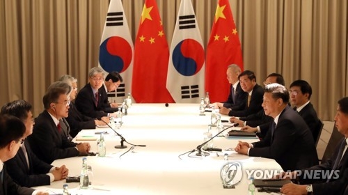 (LEAD) Criticism mounts in S. Korea over China's refusal to end economic retaliations - 1