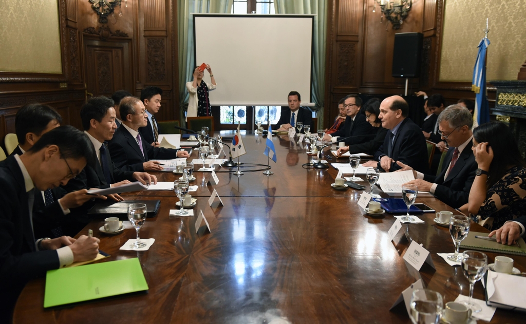 This photo, provided by South Korea's foreign ministry on Dec. 2, 2017, shows a high-level foreign policy consultation between South Korea and Brazil held in Buenos Aires. (Yonhap) 