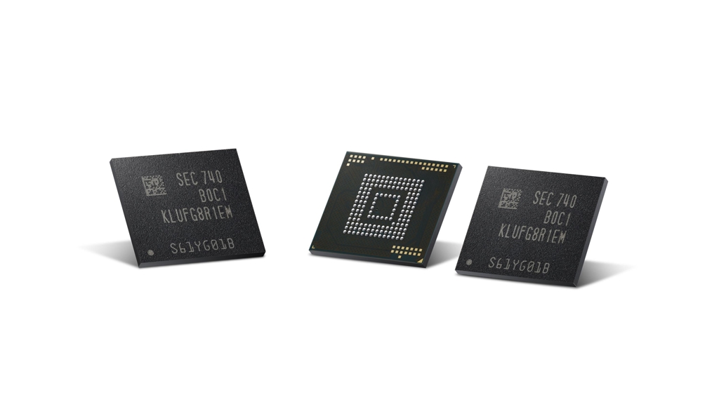 Shown in the picture is the industry's first 512 GB embedded Universal Flash Storage (eUFS), provided by Samsung Electronics Co. on Dec. 5, 2017. (Yonhap)