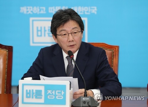 Yoo Seong-min, the leader of the minor opposition Bareun Party, speaks during a party meeting at the National Assembly in Seoul on Dec. 12, 2017. (Yonhap)