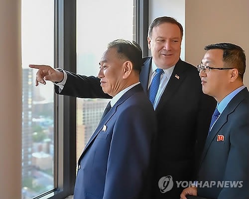 This photo provided by the U.S. State Department shows Secretary of State Mike Pompeo (C) and Kim Yong-chol (L), vice chairman of the central committee of North Korea's ruling Workers' Party, looking out over New York on May 30, 2018. (Yonhap)