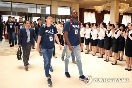 (LEAD) N.K. holds welcoming dinner for S. Korean basketball players, officials