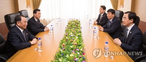 This photo taken by joint press corps shows South Korean Unification Minister Cho Myoung-gyon speaking with North Korea's United Front Department head Kim Yong-chol during a brief meeting in Pyongyang on July 5, 2018. (Yonhap)