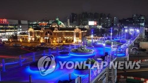 An undated file photo of Seoullo 7017, an elevated park in downtown Seoul that was built in May 2017. (Yonhap)