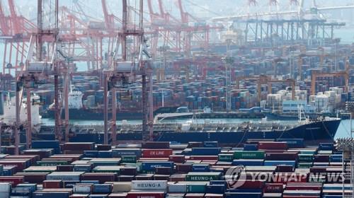 Containers at the port in Busan, South Korea's main sea gateway (Yonhap)