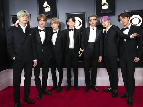 BTS in Coordinated Black Suits: Grammy 2019 Red Carpet Style – Footwear News