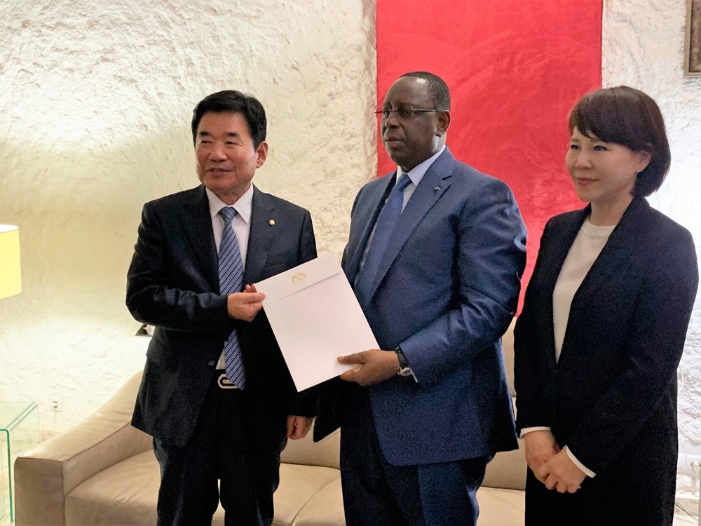 S. Korean envoy meets Senegal's president, discusses bilateral ties