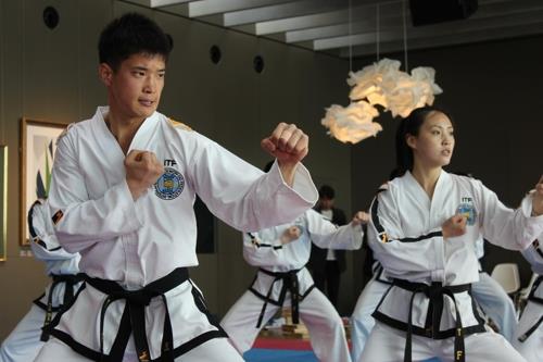  Koreas present joint taekwondo demonstration performance in Olympic capital city