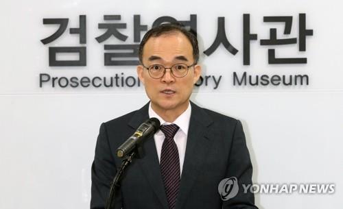 Top prosecutor apologizes for prosecution's wrongdoings in sensitive past cases