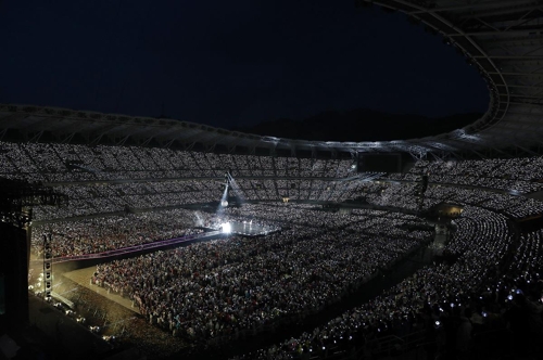This panoramic view, provided by Big Hit Entertainment, shows Shizuoka's ECOPA stadium during BTS' performances there on July 13 and 14, 2019. (PHOTO NOT FOR SALE) (Yonhap)