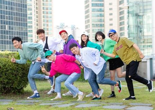 This image provided by SBS shows the standing members of variety show "Running Man." (PHOTO NOT FOR SALE) (Yonhap) 