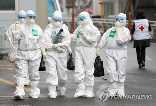 (LEAD) S. Korea reports 105 new virus cases to total 9,583 as fully recovered cases top 5,000