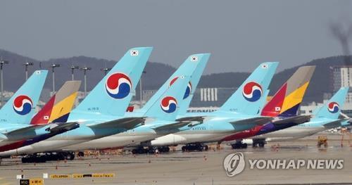 This undated file photo shows planes of Korean Air and Asiana Airlines at Incheon International Airport, west of Seoul. (Yonhap)