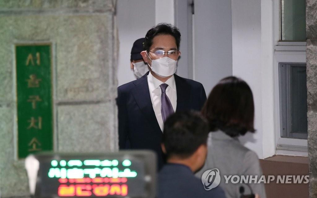 Civic groups slam court's rejection to arrest Samsung's Lee in controversial merger case