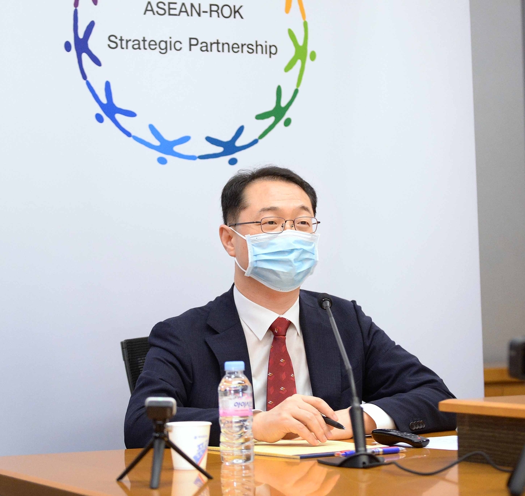 Deputy Foreign Minister Kim Gunn attends a videoconference with his counterparts from the Association of Southeaset Asian Nations at the foreign ministry in Seoul on Aug. 26, 2020, in this photo provided by the ministry. (PHOTO NOT FOR SALE) (Yonhap)