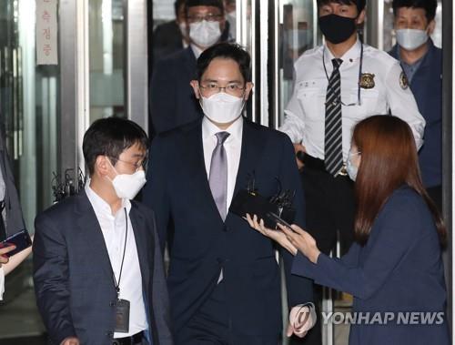Investigation nearing its end, Samsung heir Lee likely to be charged in high-profile succession case