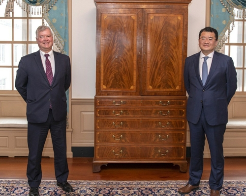 This photo, provided by the South Korean Embassy in the United States, shows South Korean Vice Foreign Minister Choi Jong-kun (R) and his U.S. counterpart Stephen Biegun posing for a photograph after holding a meeting at the U.S. Department of State on Sept. 10, 2020. (Yonhap)