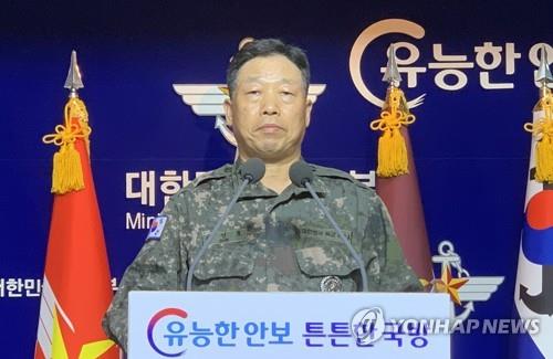 Ahn Young-ho, chief directorate of the Joint Chiefs of Staff, reads a statement in Seoul on Sept. 24, 2020, on North Korea's killing of a South Korean citizen. (Yonhap)
