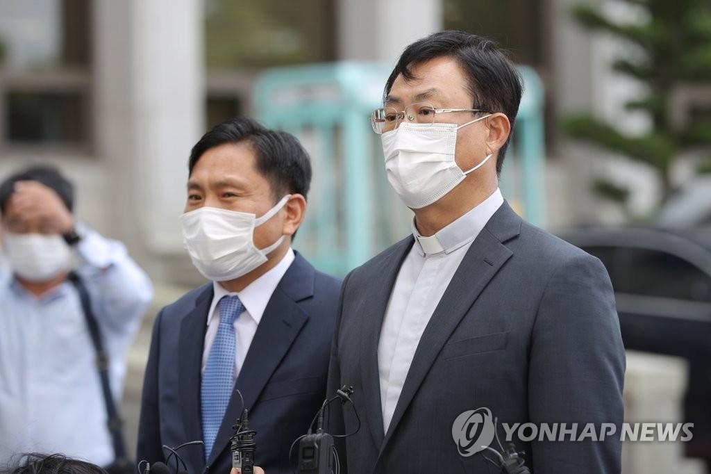 Priest Cho Young-dae, the plaintiff, speaks to the press in front of the Gwangju District Court in the southwestern city of Gwangju on Oct. 5, 2020. (Yonhap)