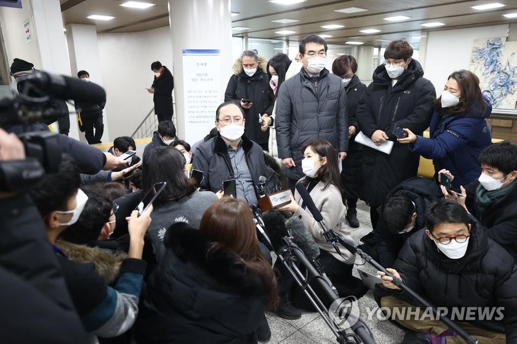 Kim Kang-won, the lawyer for the plaintiffs, talks to media after a verdict, at the Seoul Central District Court, on Jan. 8, 2021. (Yonhap)