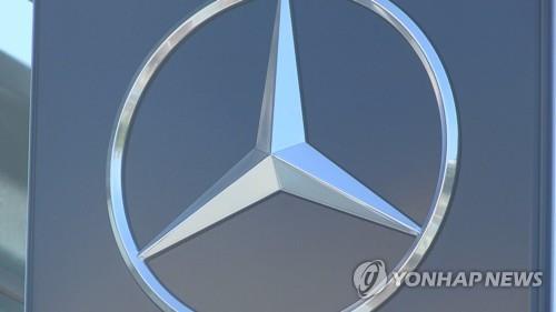 This photo, provided by Yonhap News TV, shows the logo of the German luxury carmaker Mercedes-Benz. (PHOTO NOT FOR SALE) (Yonhap)