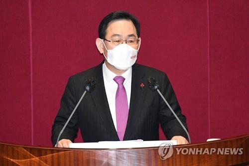 People Power Party floor leader Rep. Joo Ho-young addresses the National Assembly on Feb. 3, 2021. (Yonhap)