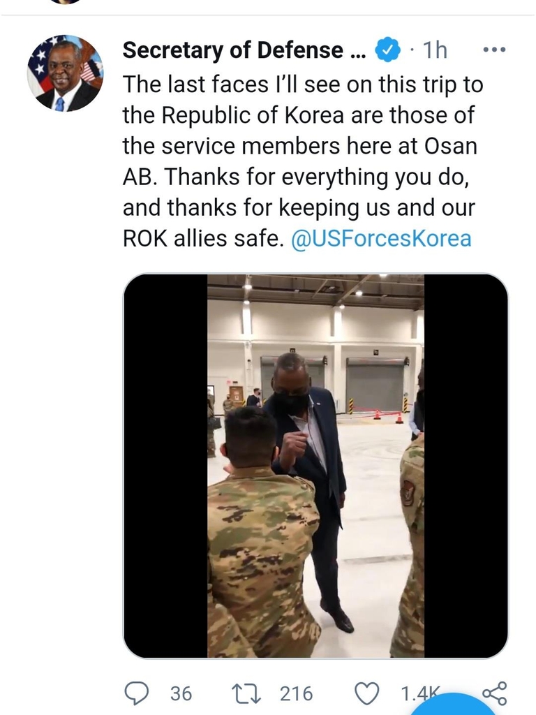 This photo captured from U.S. Secretary of Defense Lloyd Austin's Twitter account shows his meeting with American service members stationed in South Korea at Osan Air Base in Pyeongtaek, Gyeonggi Province, on March 19, 2021. (PHOTO NOT FOR SALE) (Yonhap)