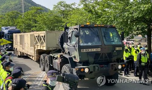 Military vehicles head to the base for the THAAD system in the central town of Seongju, about 300 kilometers southeast of Seoul, on April 28, 2021. (Yonhap) 