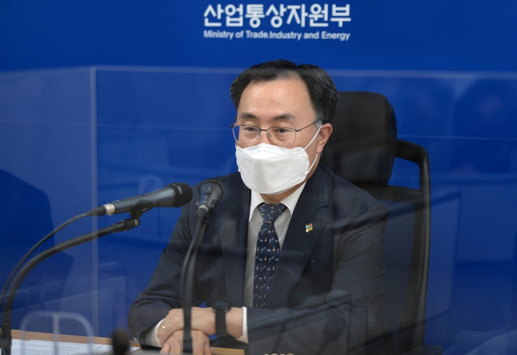 Industry Minister Moon Sung-wook speaks during a press meeting in the central city of Sejong on Feb. 8, 2021, in this photo provided by the Ministry of Trade, Industry and Energy. (PHOTO NOT FOR SALE) (Yonhap)