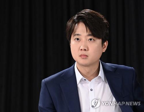 Lee Jun-seok wins surprise victory to head main opposition as youngest-ever  leader | Yonhap News Agency