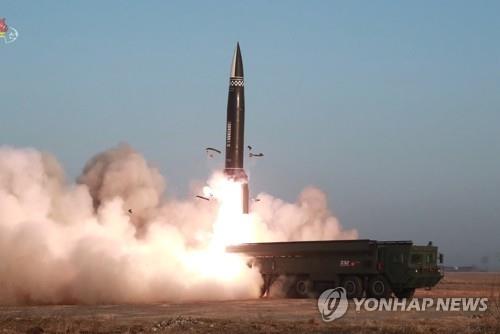 (3rd LD) N. Korea fires 2 short-range ballistic missiles into East Sea: JCS