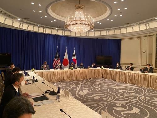 (LEAD) Top diplomats of S. Korea, U.S., Japan reaffirm cooperation on N. Korea