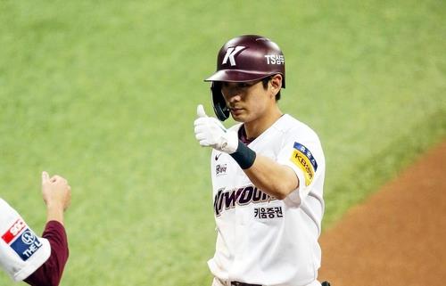 Lee Jung-hoo of the Kiwoom Heroes celebrates a hit against the NC Dinos during the teams' Korea Baseball Organization regular season game at Gocheok Sky Dome in Seoul on Oct. 12, 2021, in this photo provided by the Heroes. (PHOTO NOT FOR SALE) (Yonhap)