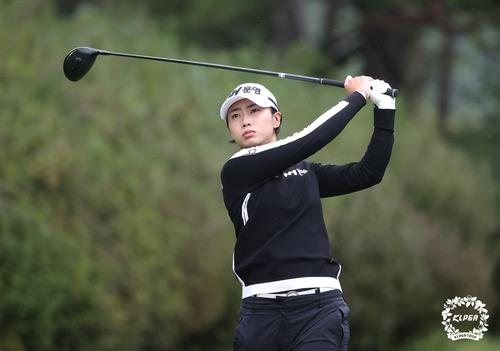 S. Korean golfer eyes move to LPGA after taking early tournament lead
