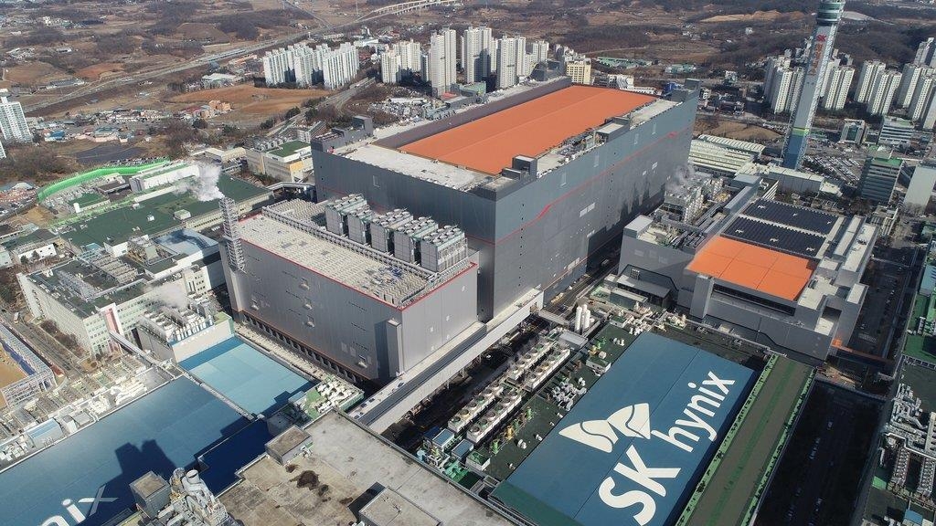 SK hynix to 'wisely' deal with risks associated with U.S.-China trade tension: CEO