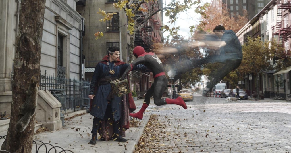 This image provided by Sony Pictures shows a scene from "Spider-Man: No Way Home." (PHOTO NOT FOR SALE) (Yonhap)