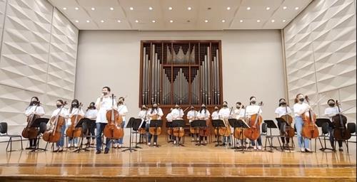 This photo, provided by Bae Il-hwan, a professor at Ewha Womans University College of Music, shows the music volunteer group Ewha Celli. (PHOTO NOT FOR SALE) (Yonhap)
